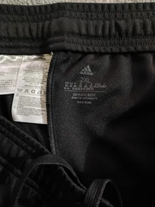 Pantalones deportivos Adidas negros y blancos