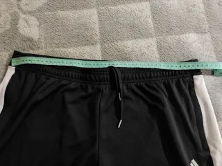 Pantalones deportivos Adidas negros y blancos