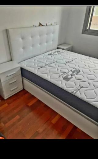 Canapé de madera con cajones