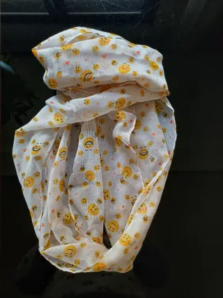 Pañuelo con emoticonos 166x51 cm