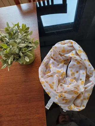 Pañuelo con emoticonos 166x51 cm