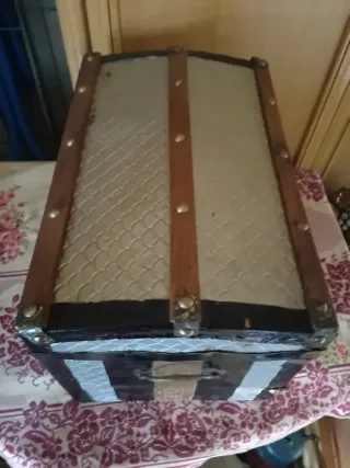 Baúl madera y chapa