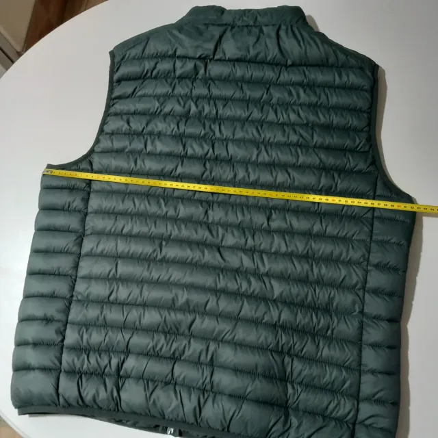 Chaleco Álvaro Moreno verde y Camisa Milano