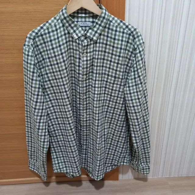 Chaleco Álvaro Moreno verde y Camisa Milano