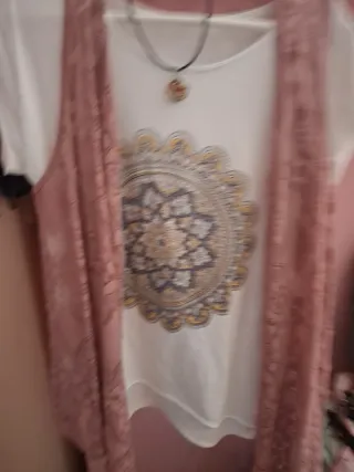 Camiseta Mandala Rosa y Blanca