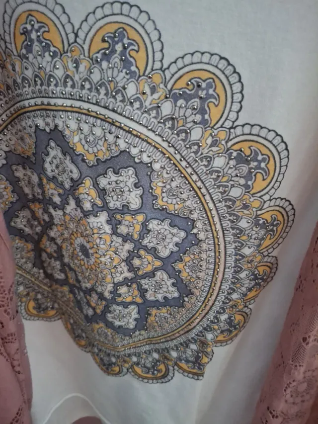 Camiseta Mandala Rosa y Blanca