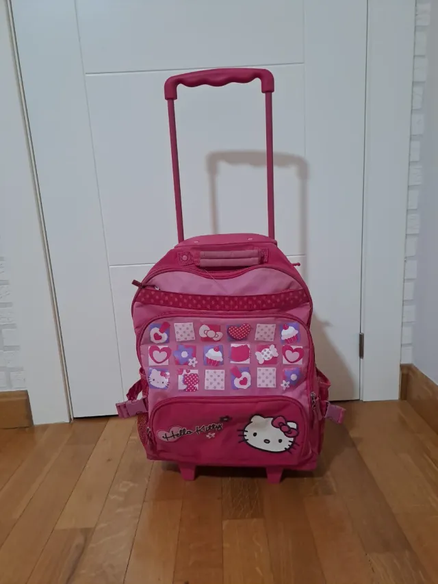 Mochila Hello Kitty con ruedas para niña