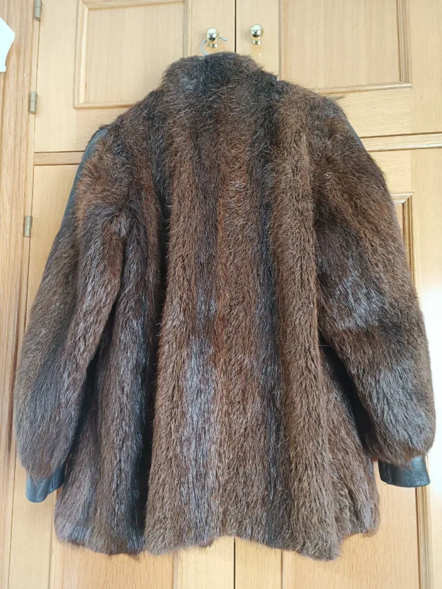 Chaquetón de piel marrón