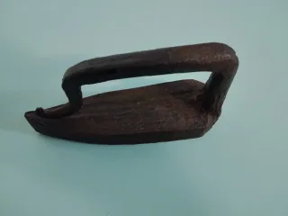 Ferro da stiro antico,forgiato