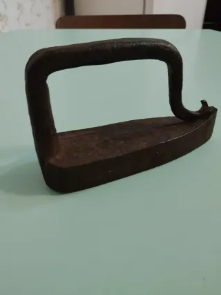 Ferro da stiro antico,forgiato