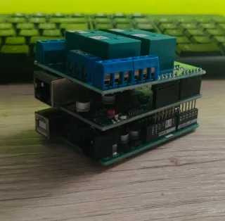 Arduino UNO con Shields de Relés y Ethernet