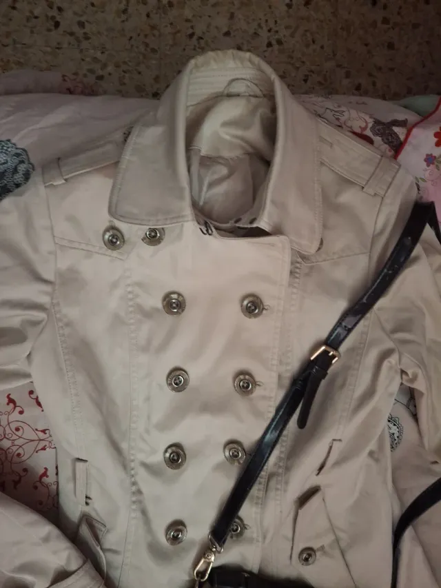 Elegante gabardina beige talla M