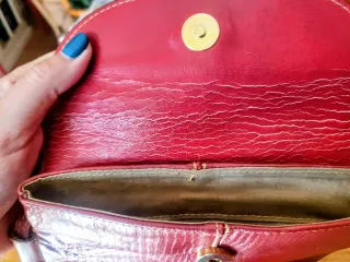 Bolso de cuero morado