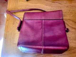 Bolso de cuero morado