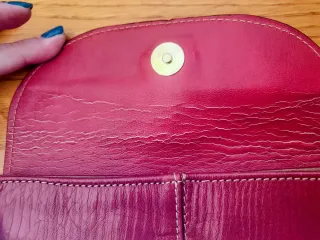 Bolso de cuero morado