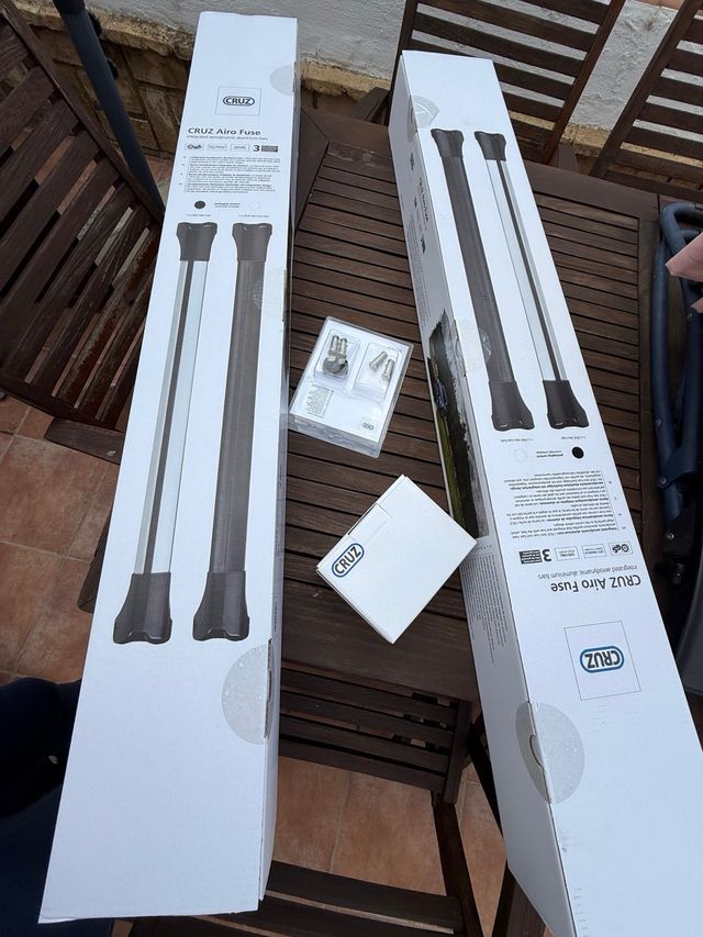 Barras de techo Aerodinámicas CRUZ Airo Fuse
