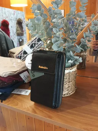 Cartera de mano mujer negra.