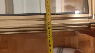 Mesa auxiliar metal y cristal dorada