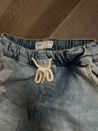 Pantalón vaquero desgastado