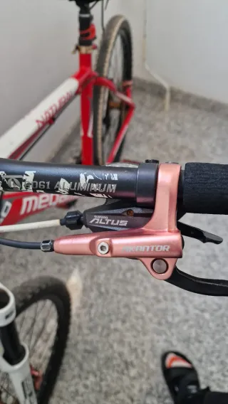 Bicicleta de Montaña Megamo Roja