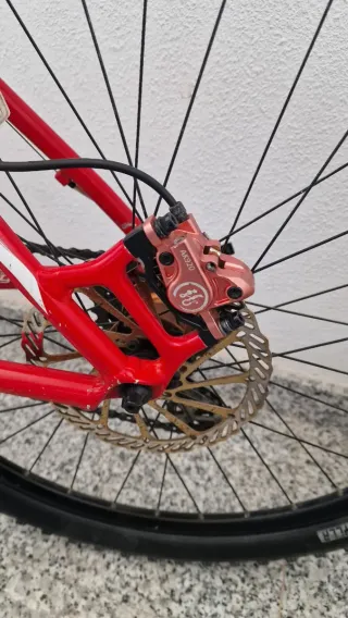 Bicicleta de Montaña Megamo Roja