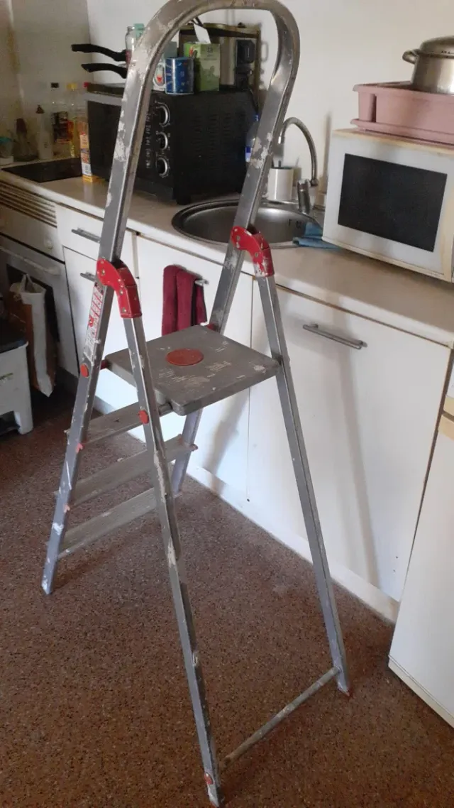 Escalera plegable de aluminio