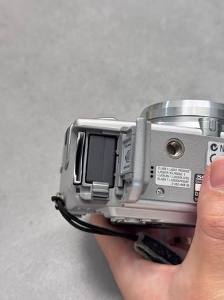 Sony DSC-V1 | Fotocamera digitale retrò con anima vintage