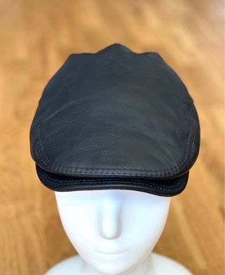 Gorra de cuero negra