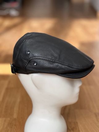 Gorra de cuero negra