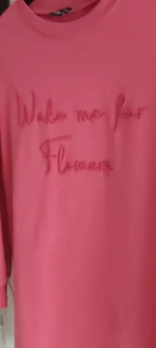 Sudadera larga rosa con mensaje