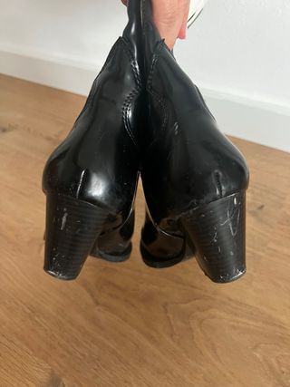 Botas cowboy Zara beige y negro