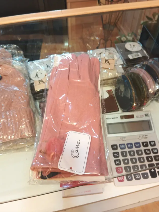 Guantes Cuna Marrón con Pompones