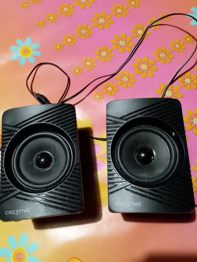 Altavoces Creative Pequeños.