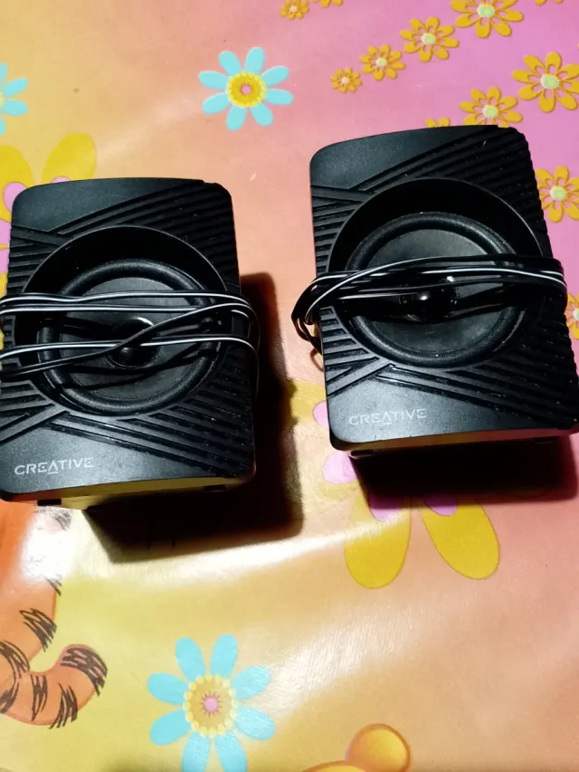 Altavoces Creative Pequeños.