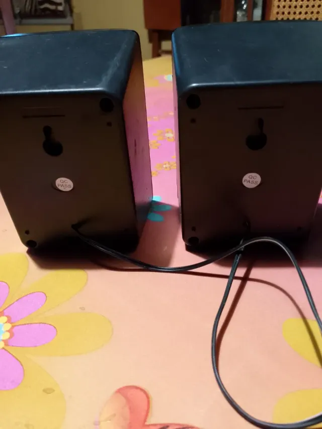 Altavoces Creative Pequeños.