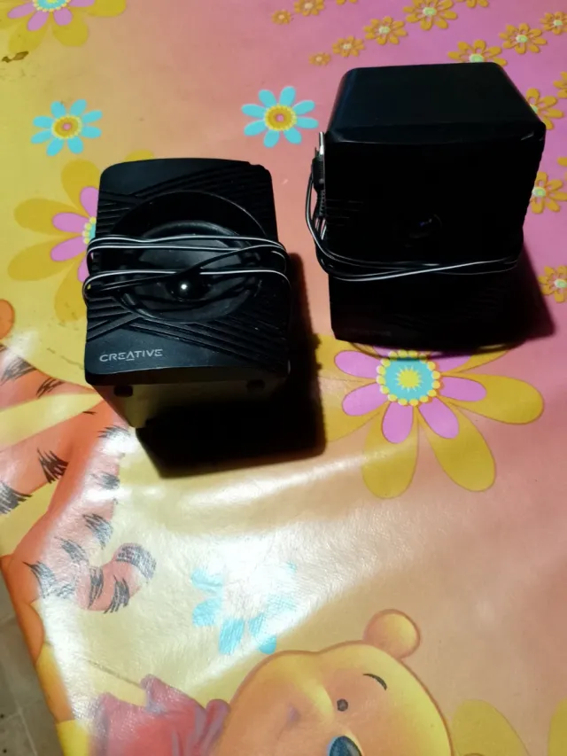 Altavoces Creative Pequeños.