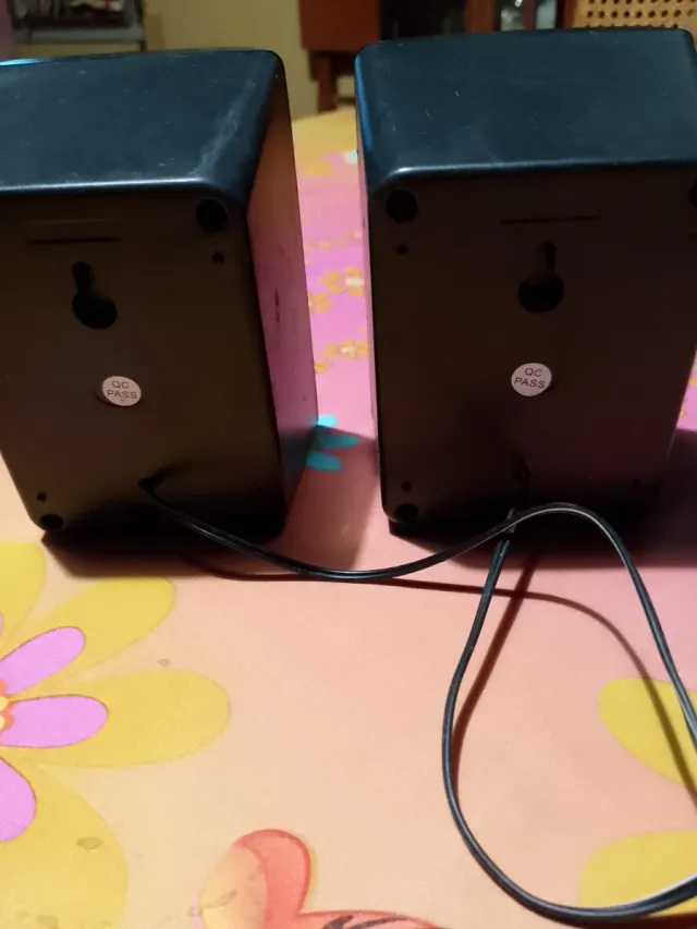 Altavoces Creative Pequeños.