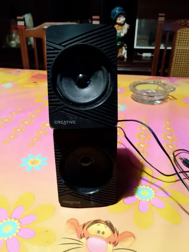 Altavoces Creative Pequeños.