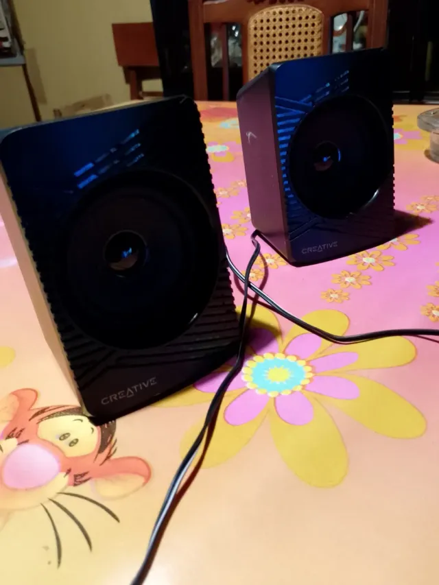 Altavoces Creative Pequeños.