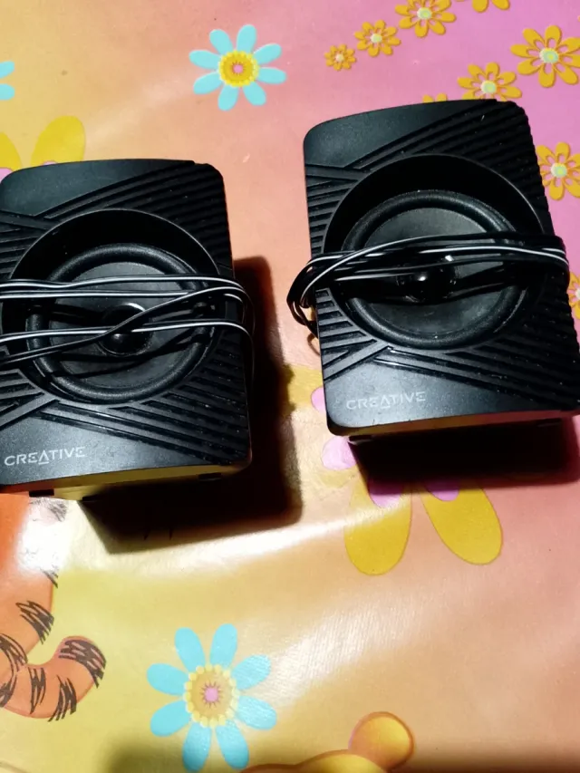 Altavoces Creative Pequeños.