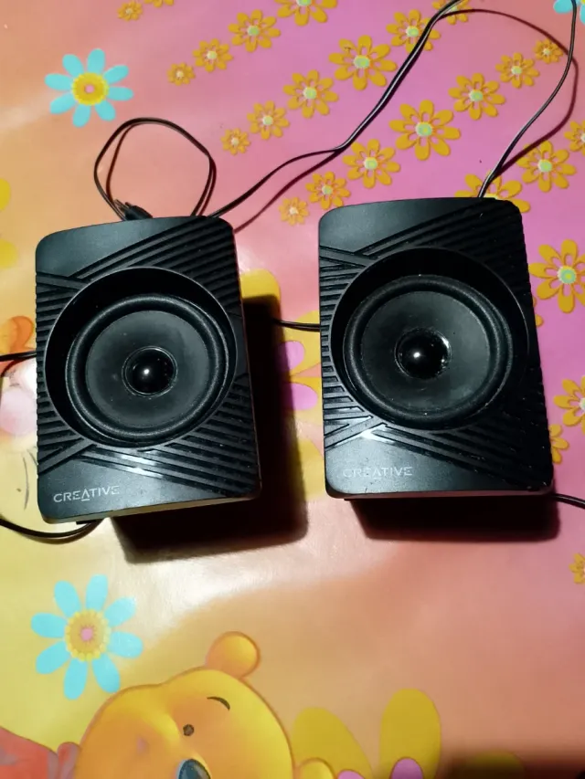 Altavoces Creative Pequeños.