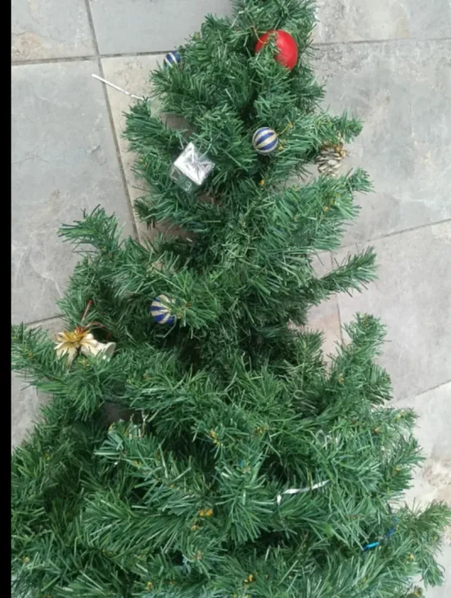 Árbol de Navidad Esta sin estirar ramas ult.precio