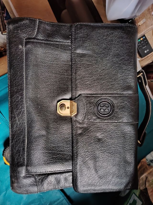 Maletin de piel negra