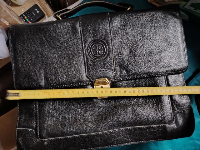 Maletin de piel negra