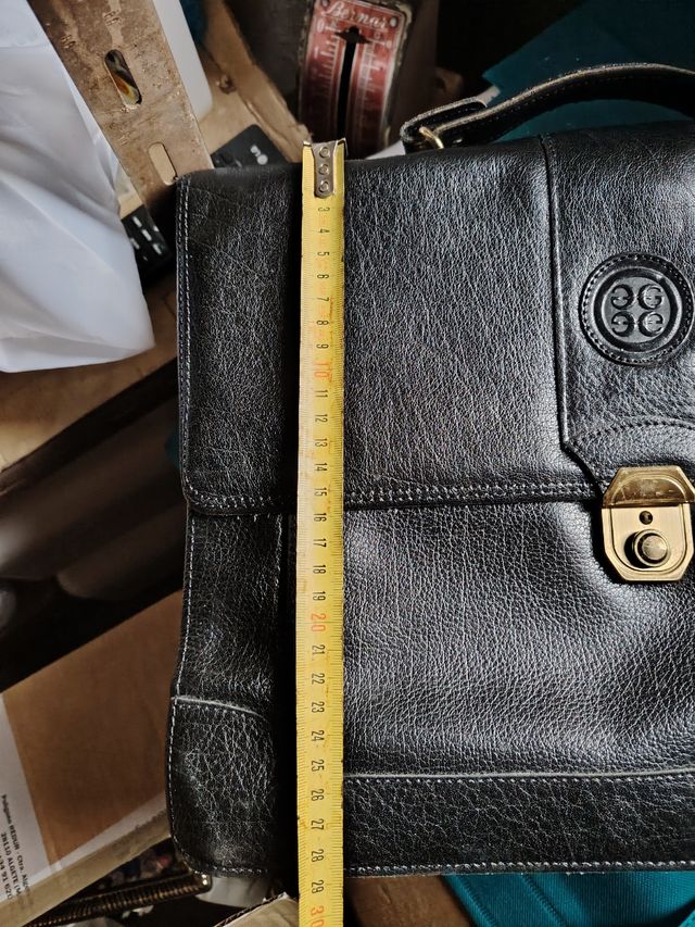 Maletin de piel negra