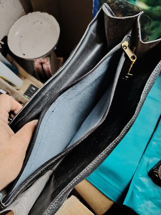 Maletin de piel negra