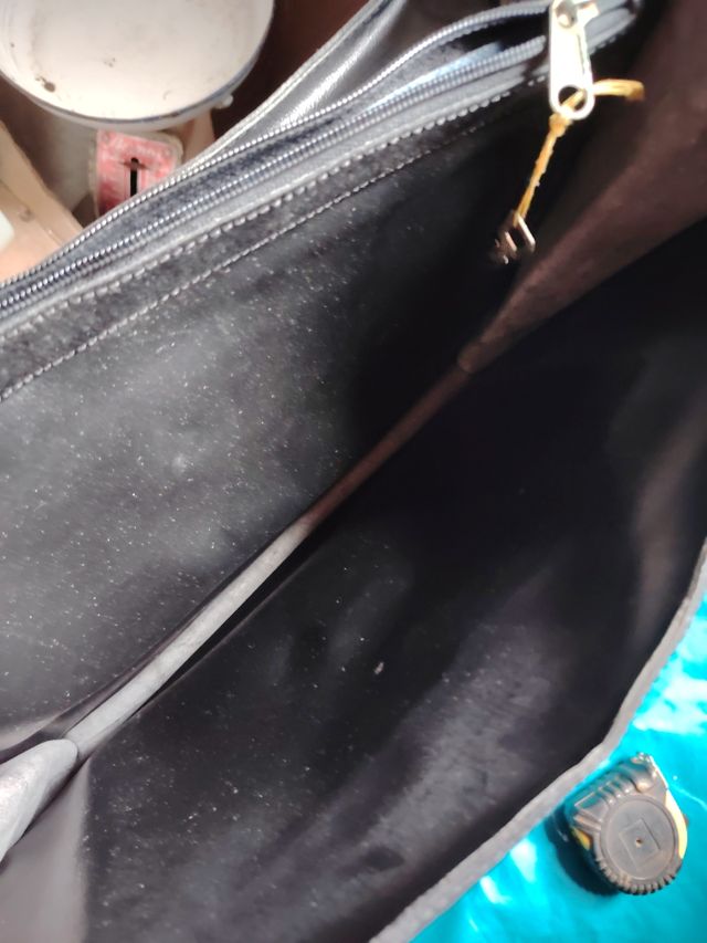 Maletin de piel negra