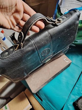 Maletin de piel negra