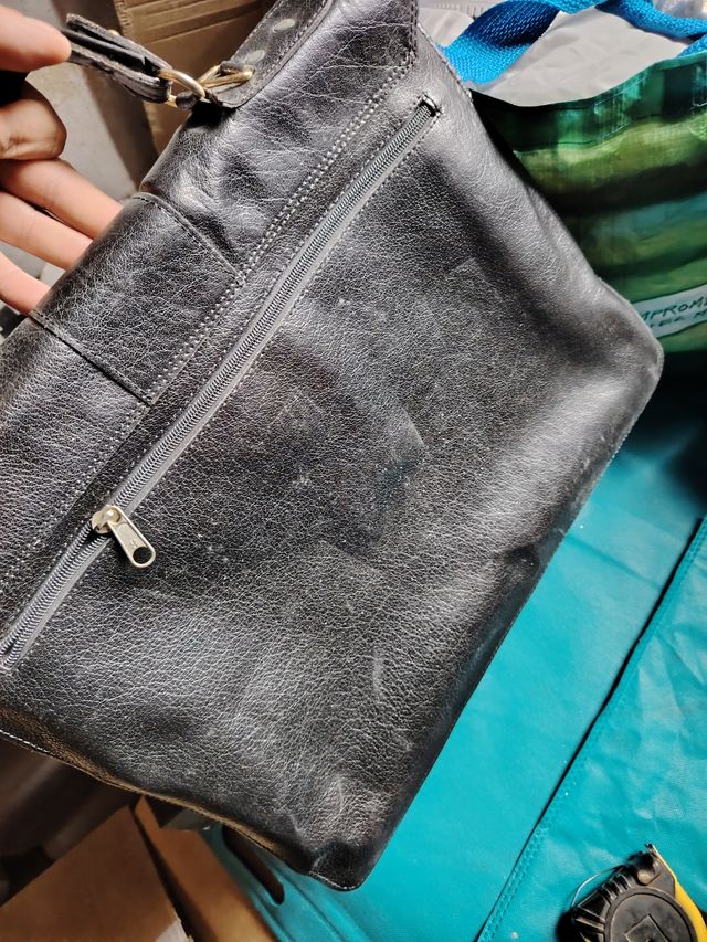 Maletin de piel negra