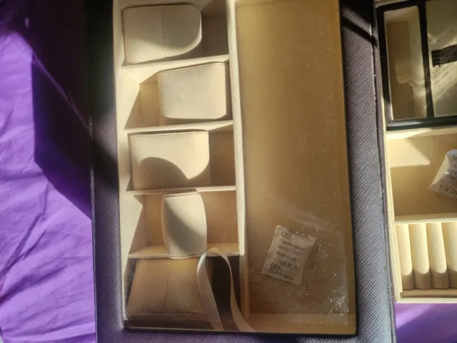 Joyero con llave y cajón